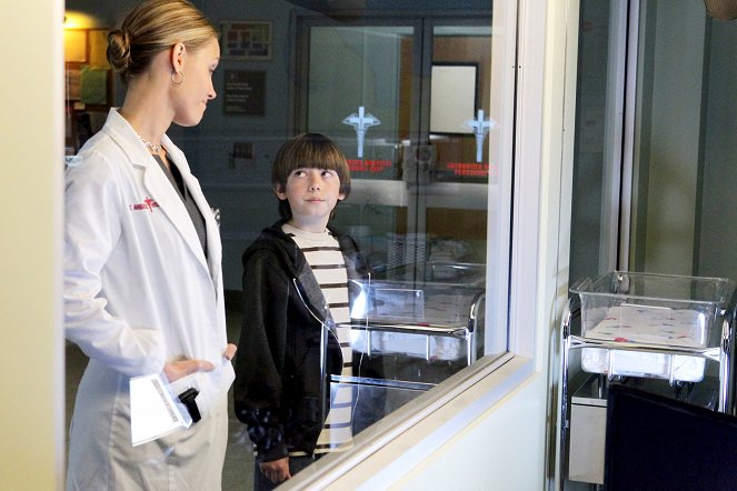 Private Practice - Gone, Baby, Gone - Photos - KaDee Strickland, Griffin Gluck