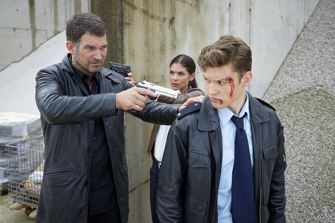 Alarm für Cobra 11 - Die Autobahnpolizei - Season 23 - Überleben - Filmfotos - Simon Böer, Katja Woywood, Lion Wasczyk