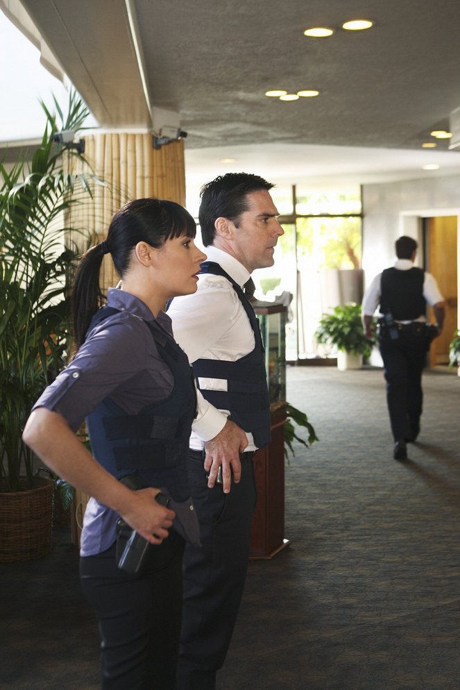 Criminal Minds - Conflicted - Photos - Paget Brewster, Thomas Gibson