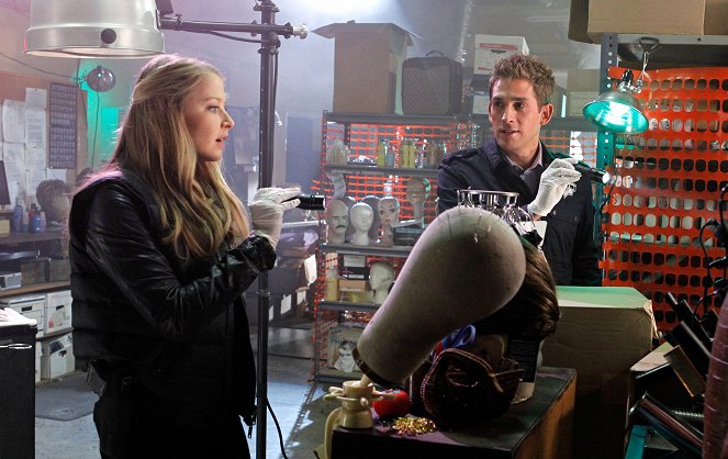 CSI: Crime Scene Investigation - Season 12 - Tressed to Kill - Photos - Elisabeth Harnois, Eric Szmanda