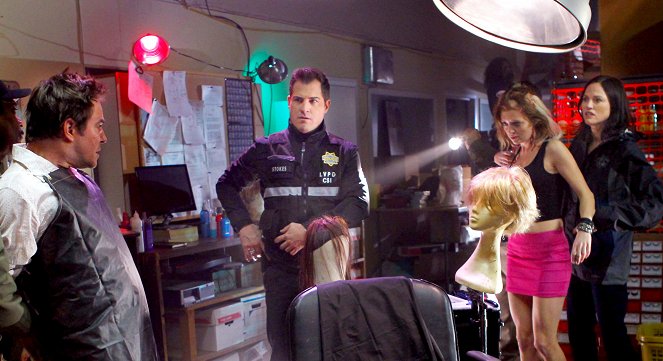 Kriminálka Las Vegas - Měla vlasy samou loknu - Z filmu - Roger Bart, George Eads, Jorja Fox