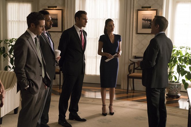 Designated Survivor - Dzień trzech listów - Z filmu