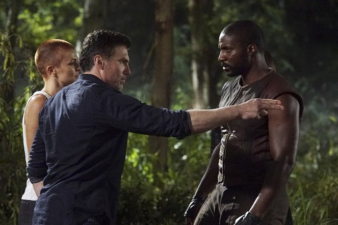 Inhumans - Something Inhuman This Way Comes... - Filmfotos - Serinda Swan, Anson Mount, Eme Ikwuakor