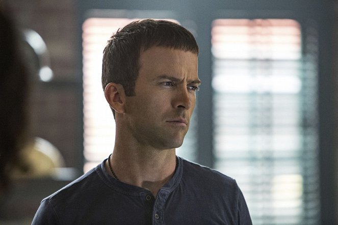 NCIS: New Orleans - Insane in the Membrane - Photos - Lucas Black