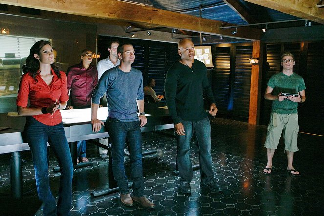 NCIS: Los Angeles - Season 1 - Identiteetti - Kuvat elokuvasta - Daniela Ruah, Adam Jamal Craig, Chris O'Donnell, LL Cool J, Barrett Foa