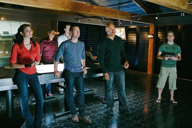 NCIS: Los Angeles - Identity - Photos - Daniela Ruah, Adam Jamal Craig, Chris O'Donnell, LL Cool J, Barrett Foa