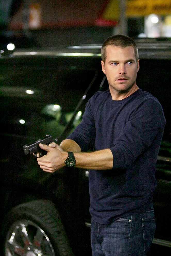 NCIS: Los Angeles - Search and Destroy - Van film - Chris O'Donnell