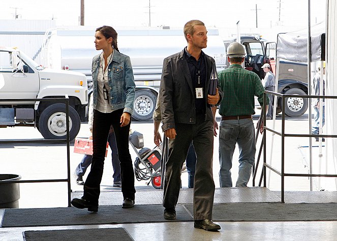 NCIS: Los Angeles - Season 1 - Pushback - Photos - Daniela Ruah, Chris O'Donnell