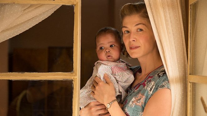 A United Kingdom - Film - Rosamund Pike