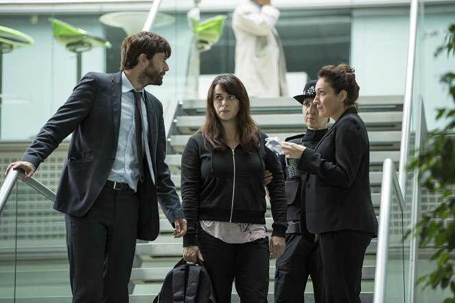 Broadchurch - The End Is Where It Begins - Episode 4 - Photos - David Tennant, Eve Myles, Lucy Cohu