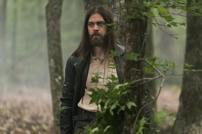 The Walking Dead - Monsters - Photos - Tom Payne