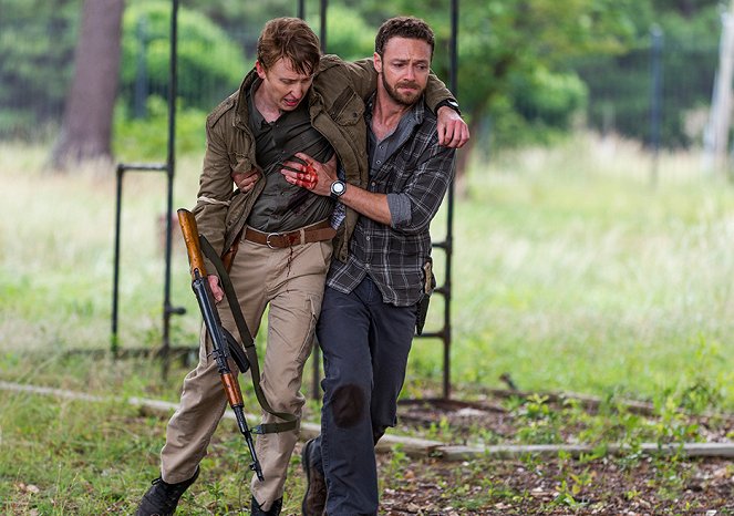 The Walking Dead - Monsters - Photos - Jordan Woods-Robinson, Ross Marquand