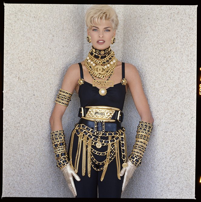 Fashion in the 1990's - Photos - Linda Evangelista