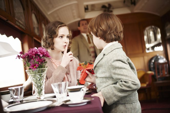 Miss Fisher rejtélyes esetei - Season 1 - Gyilkosság a Ballarat vonaton - Filmfotók