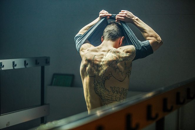 Class - The Coach with the Dragon Tattoo - Photos