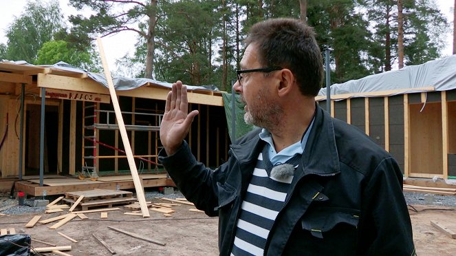 Sadan vuoden talo - Do filme - Juha-Pekka Ristmeri