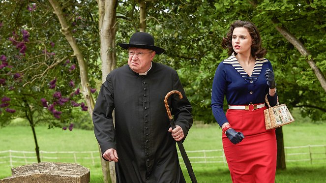 Father Brown - The Hand of Lucia - Photos - Mark Williams, Emer Kenny