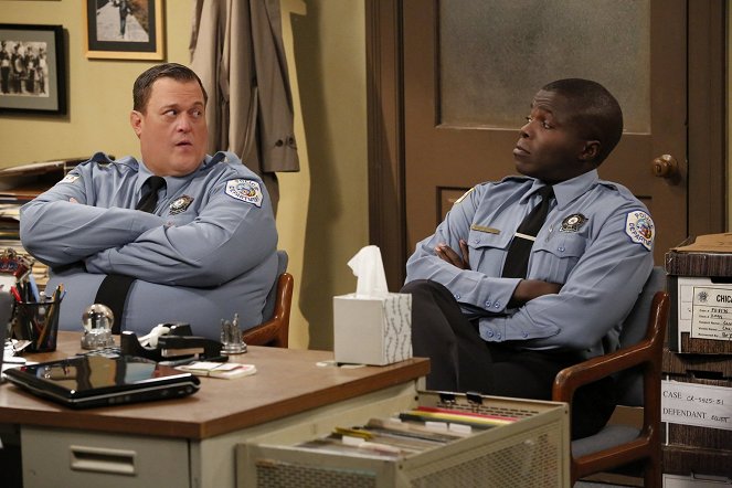 Mike & Molly - Season 6 - Cops auf Eis - Filmfotos - Billy Gardell, Reno Wilson