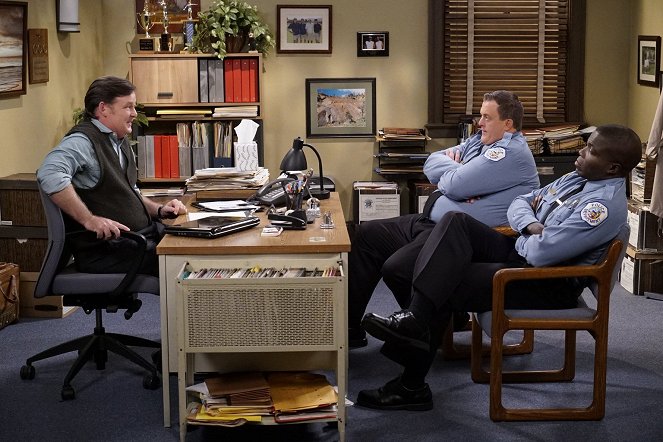 Mike & Molly - Season 6 - Cops on the Rocks - Z filmu - Joel Murray, Billy Gardell, Reno Wilson