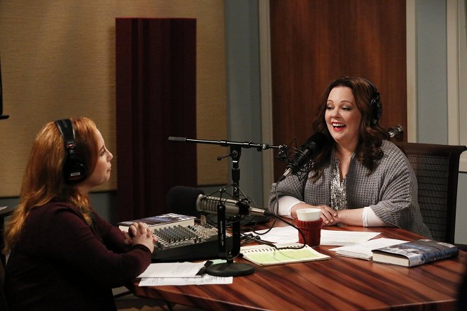 Mike & Molly - Season 6 - Cops on the Rocks - Photos - Jessica Chaffin, Melissa McCarthy