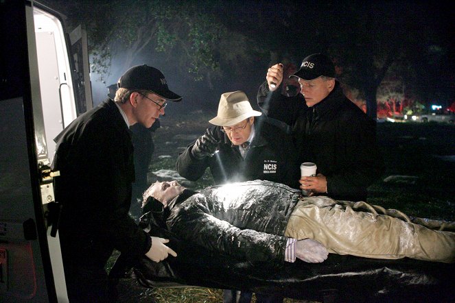 Agenci NCIS - Season 3 - Pod lodem - Z filmu - Brian Dietzen, David McCallum, Mark Harmon
