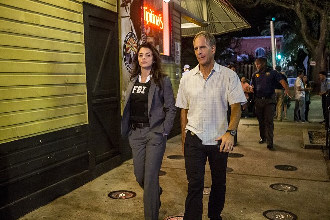 NCIS: New Orleans - Season 3 - Suspicious Minds - Van film - Vanessa Ferlito, Scott Bakula