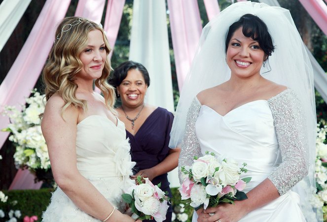 Grey's Anatomy - White Wedding - Photos - Jessica Capshaw, Chandra Wilson, Sara Ramirez