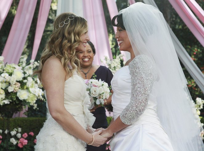 Grey's Anatomy - Season 7 - White Wedding - Photos - Jessica Capshaw, Chandra Wilson, Sara Ramirez