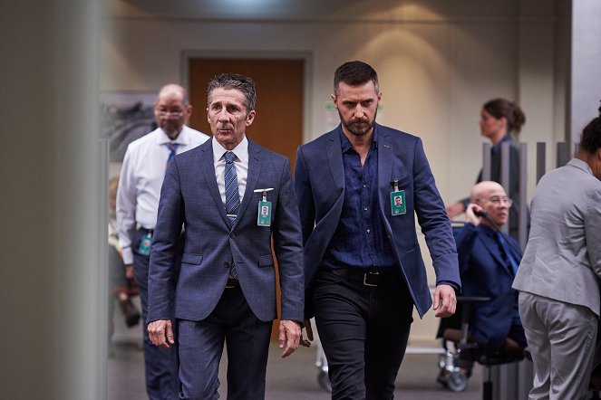 Berlin Station - Right and Wrong - Do filme - Leland Orser, Richard Armitage