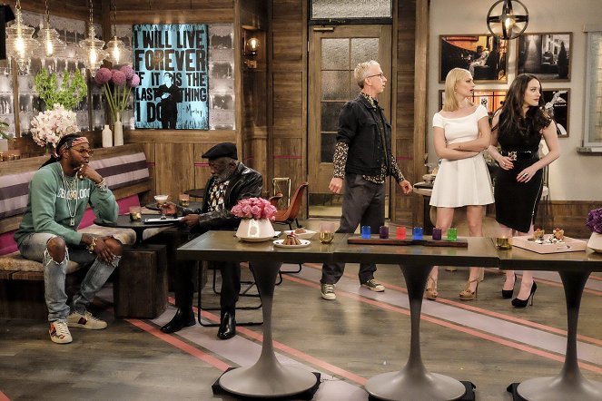 2 Broke Girls - And the Two Openings: Part Two - Do filme - 2 Chainz, Garrett Morris, Andy Dick, Beth Behrs, Kat Dennings