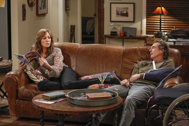 Mom - Season 4 - Martinis and a Sponge Bath - Photos - Allison Janney, William Fichtner