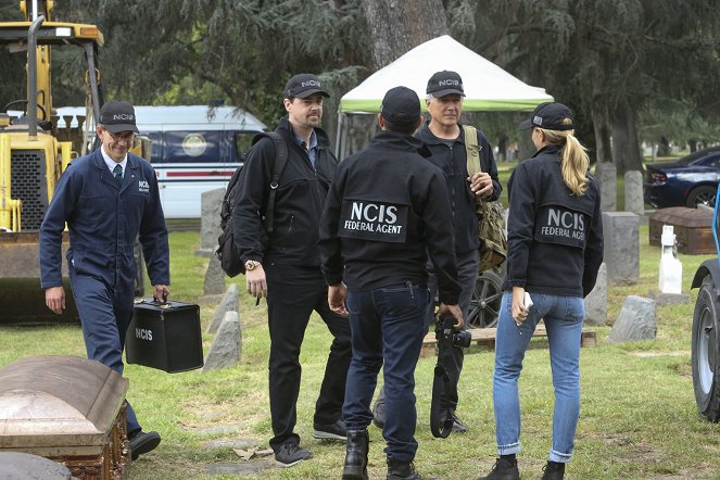 Agenci NCIS - Season 15 - Podwójna korzyść - Z filmu - Brian Dietzen, Sean Murray, Mark Harmon