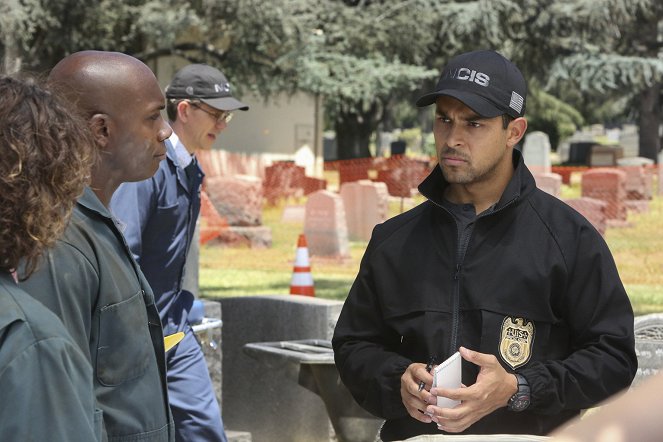 NCIS: Naval Criminal Investigative Service - Ein Sarg für zwei - Filmfotos - Brian Dietzen, Wilmer Valderrama