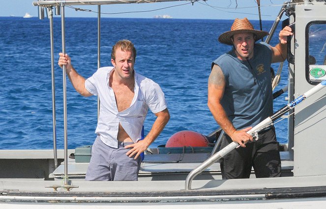 Hawaii 5.0 - Season 3 - Na volném moři - Z filmu - Scott Caan, Alex O'Loughlin