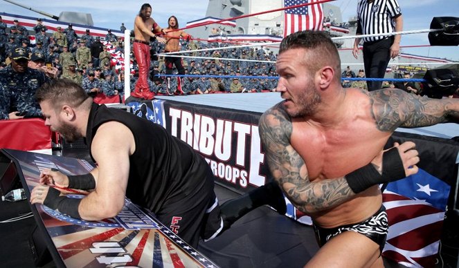 WWE Tribute to the Troops - De la película - Kevin Steen, Randy Orton