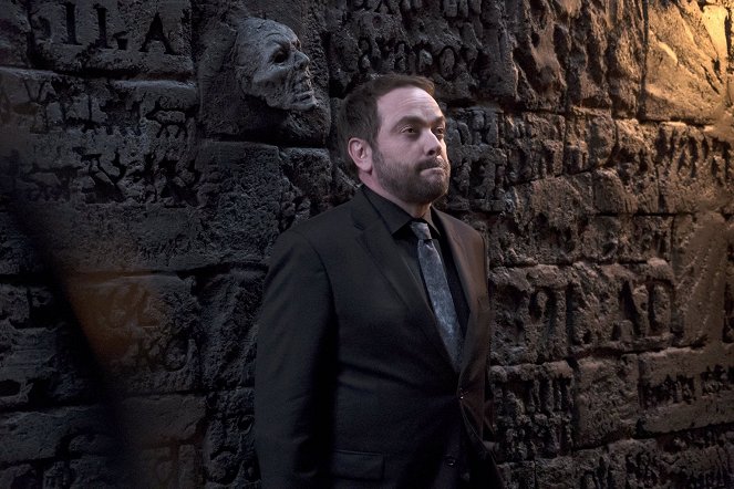 Supernatural - The Devil in the Details - Photos - Mark Sheppard