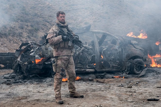 12 katona - Filmfotók - Chris Hemsworth