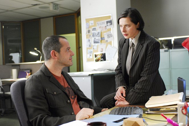 Infected - Photos - Gil Bellows, Isabella Rossellini