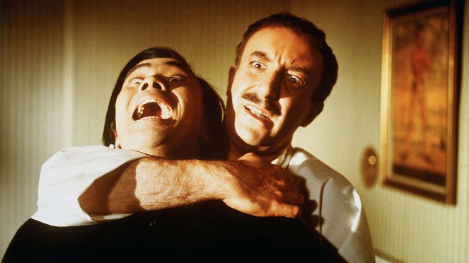 Komisař Clouseau na stopě - Z filmu - Burt Kwouk, Peter Sellers