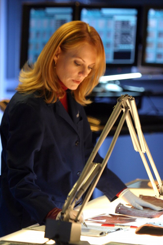 CSI: Crime Scene Investigation - Snakes - Photos - Marg Helgenberger