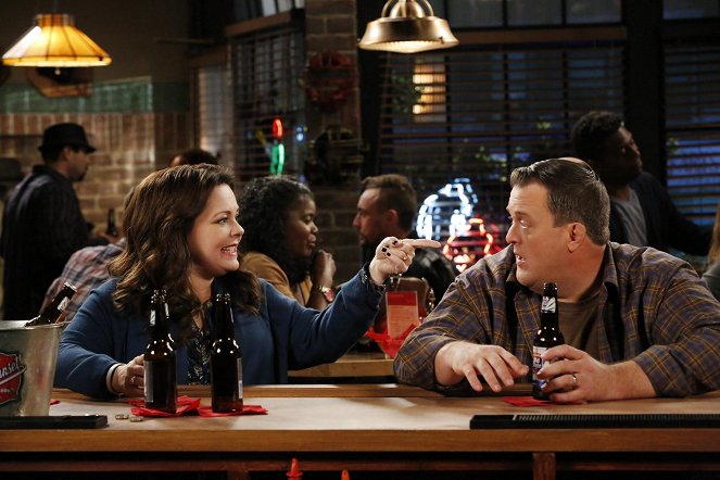 Mike & Molly - Joyce's Will Be Done - Photos - Melissa McCarthy, Billy Gardell