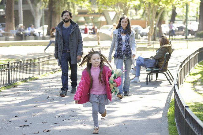 The Bronze Garden - Season 1 - El hombre del Jardín - Photos