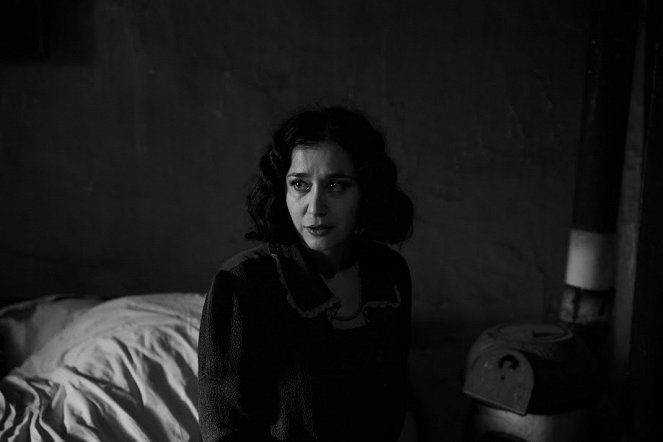 A hentes, a kurva és a félszemű - Kuvat elokuvasta - Dorka Gryllus