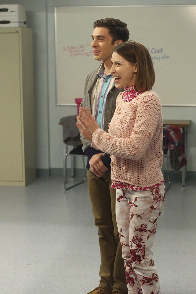 The Middle - Season 8 - Pitch Imperfect - Photos - Brock Ciarlelli, Eden Sher
