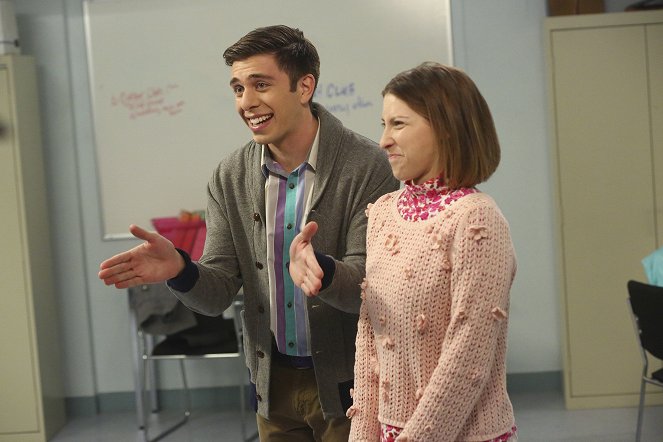 The Middle - Pitch Imperfect - Van film - Brock Ciarlelli, Eden Sher