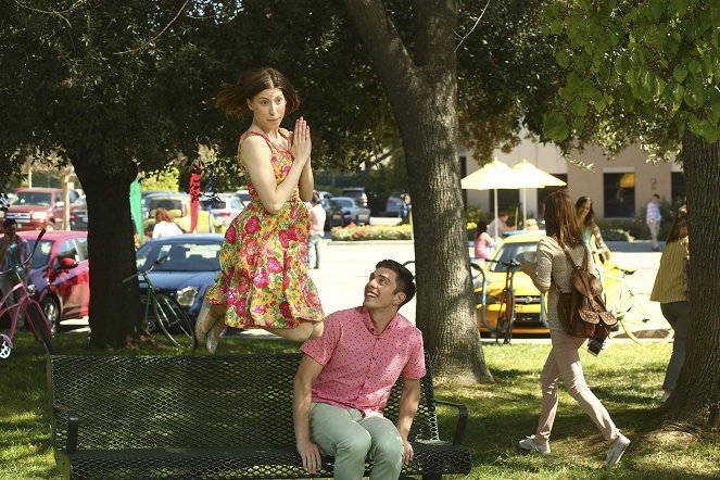 The Middle - Season 8 - The Final Final - Photos - Eden Sher, Brock Ciarlelli