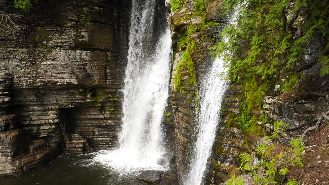 Top Secret Waterfalls - Filmfotók
