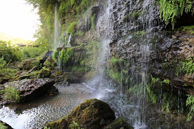 Top Secret Waterfalls - Filmfotók
