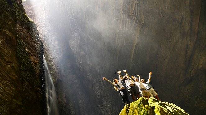 Top Secret Waterfalls - Kuvat elokuvasta