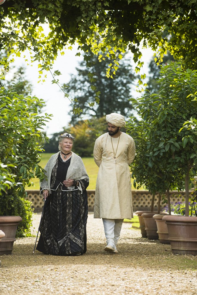 La reina Victoria y Abdul - De la película - Judi Dench, Ali Fazal